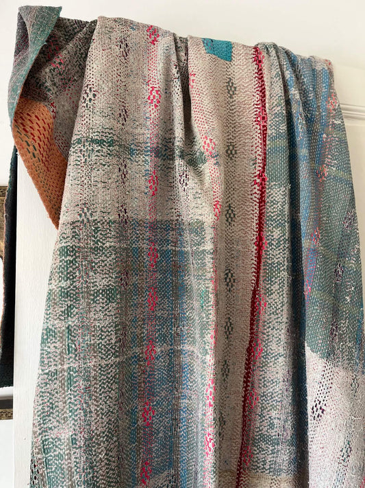 Kantha indien fait main en coton gris réversible – couvre-lit artisanal