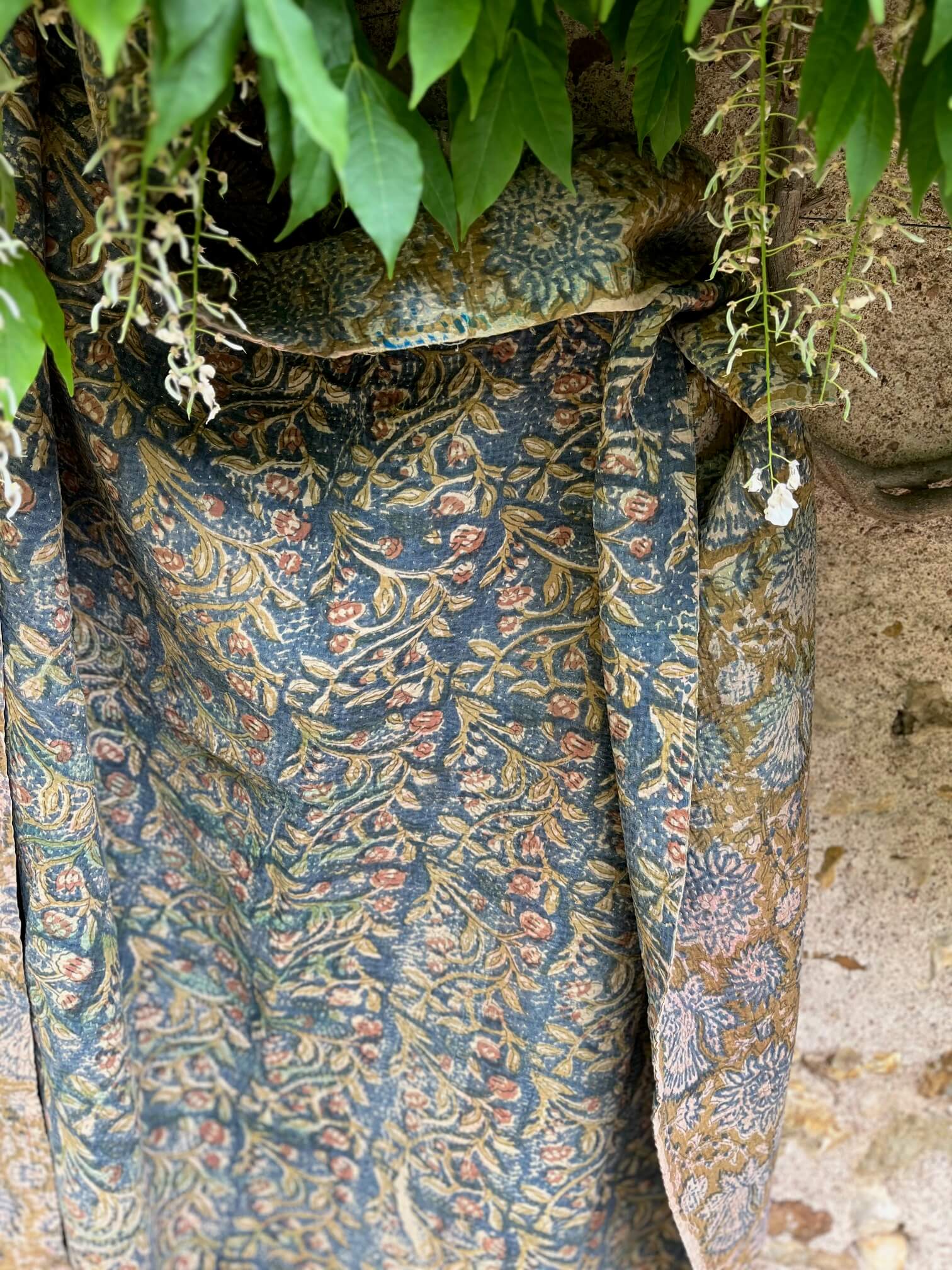 Kantha indien réversible fait main en coton aux motifs floraux block print