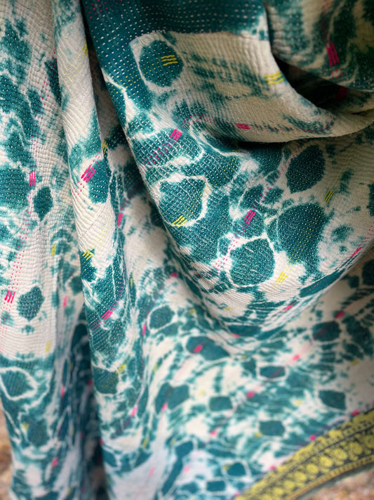 Kantha indien réversible fait main en coton vert et jaune pour décoration bohème chic
