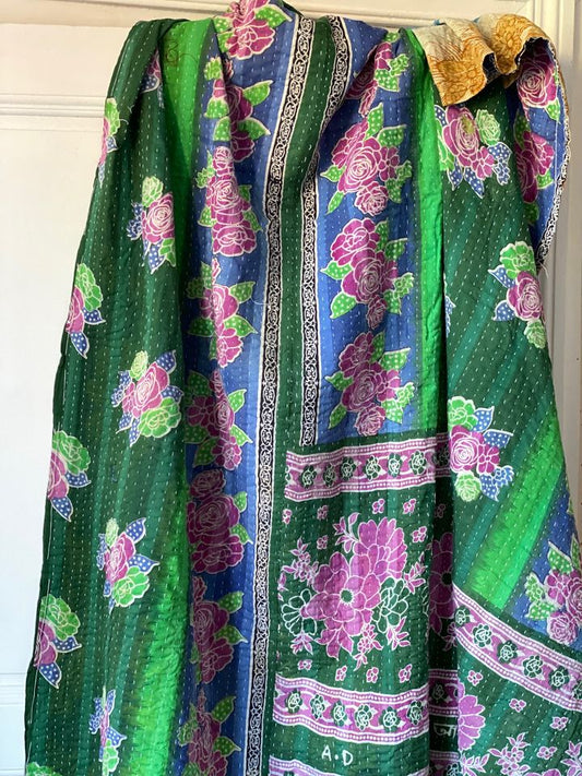 Kantha vintage vert dessus de lit en coton 220 par 260 centimètres