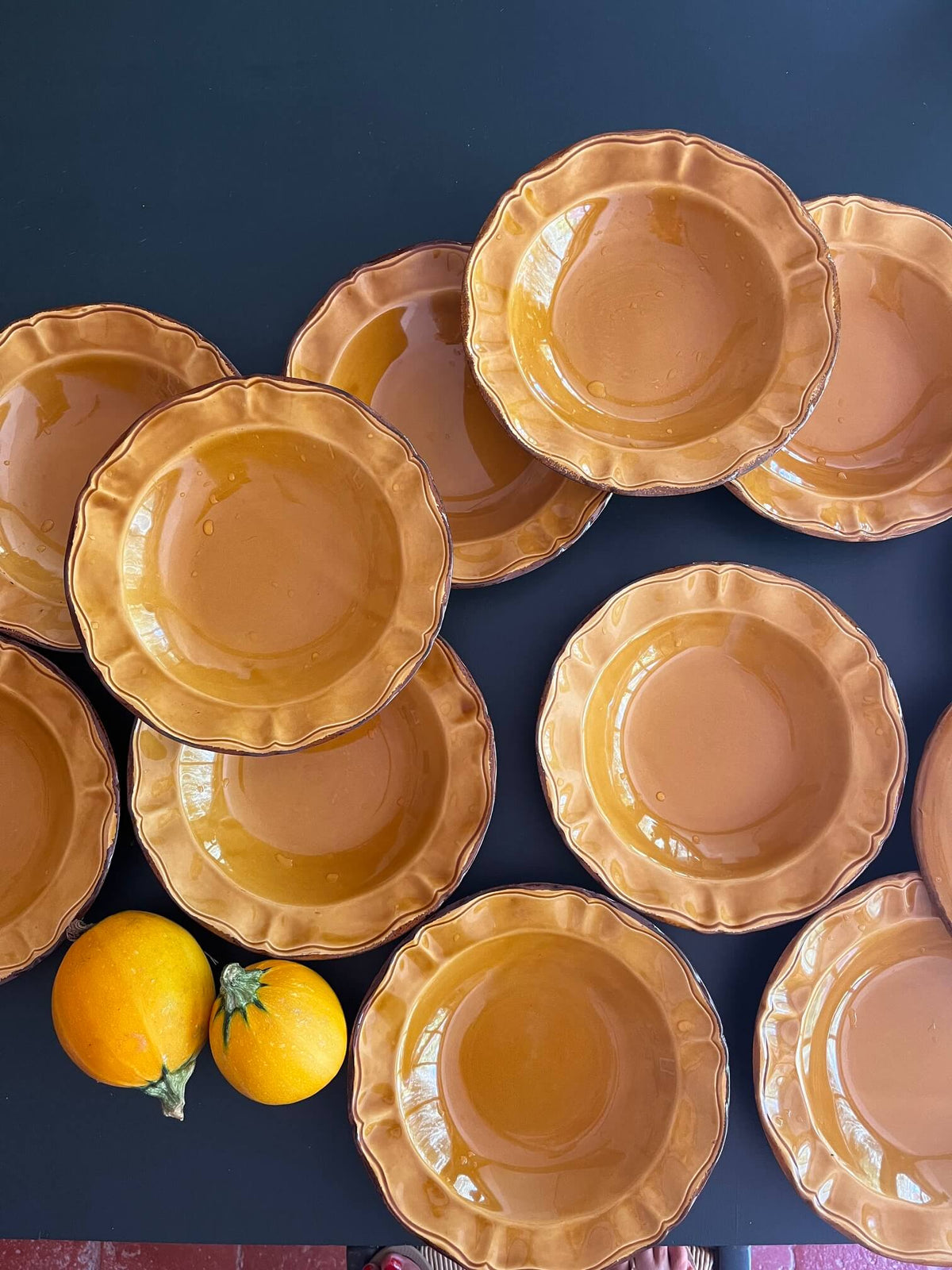 Lot de 12 assiettes à soupe jaunes en vaisselle française vintage