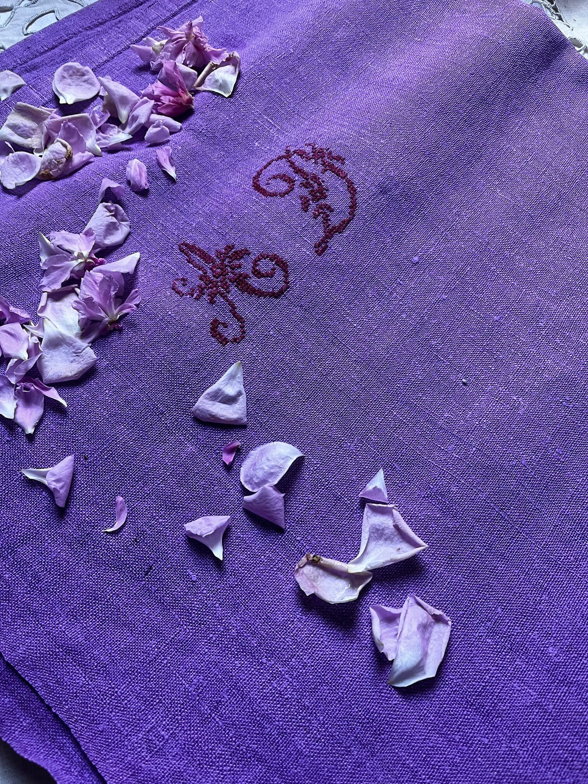 Nappe en chanvre ancien couleur lilas, pièce unique