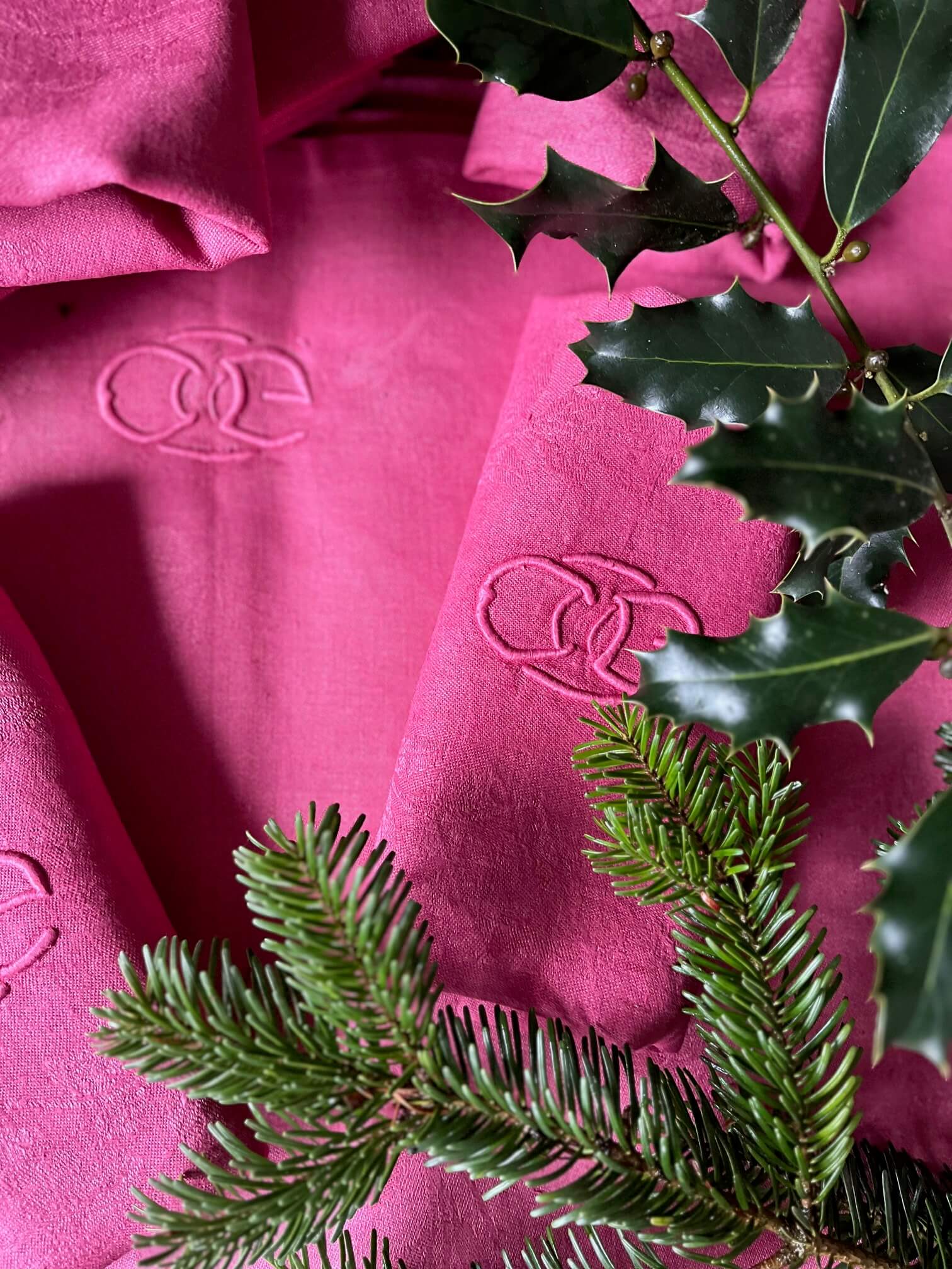 Nappe en coton ancien framboise écrasée teintée à la main