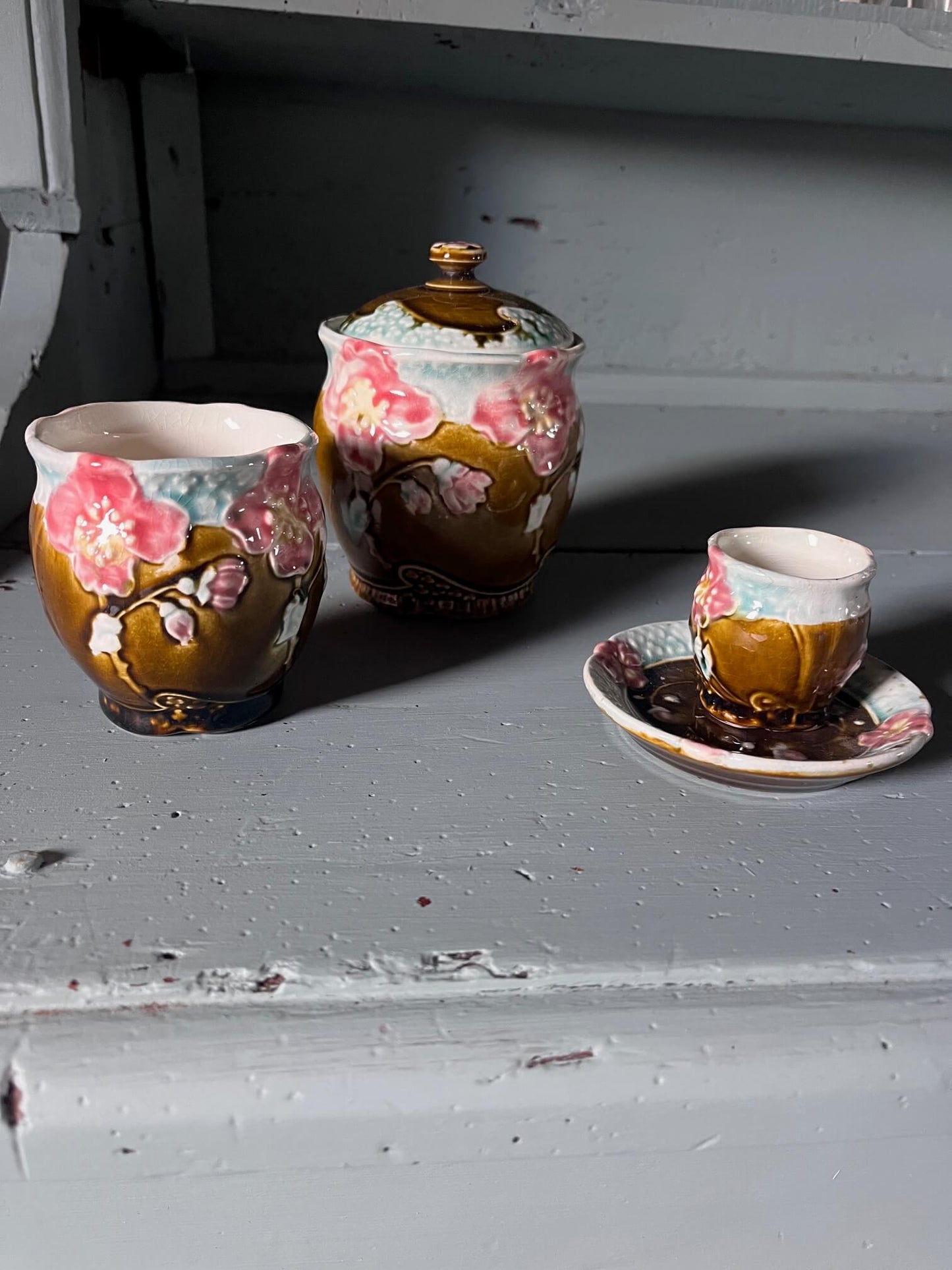 Ensemble vintage en faience ancienne decor floral pour decoration brocante maison de campagne