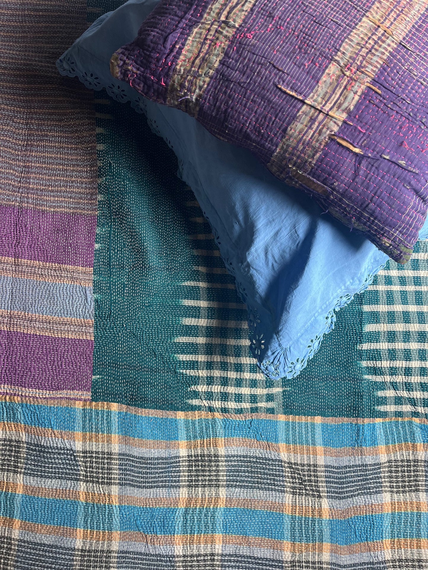 Plaid indien kantha vert pour ambiance chaleureuse et authentique