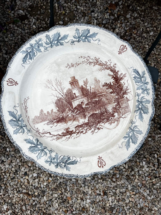 Plat ancien en faïence Choisy le Roi – modèle Louis XIII, vue d'ensemble