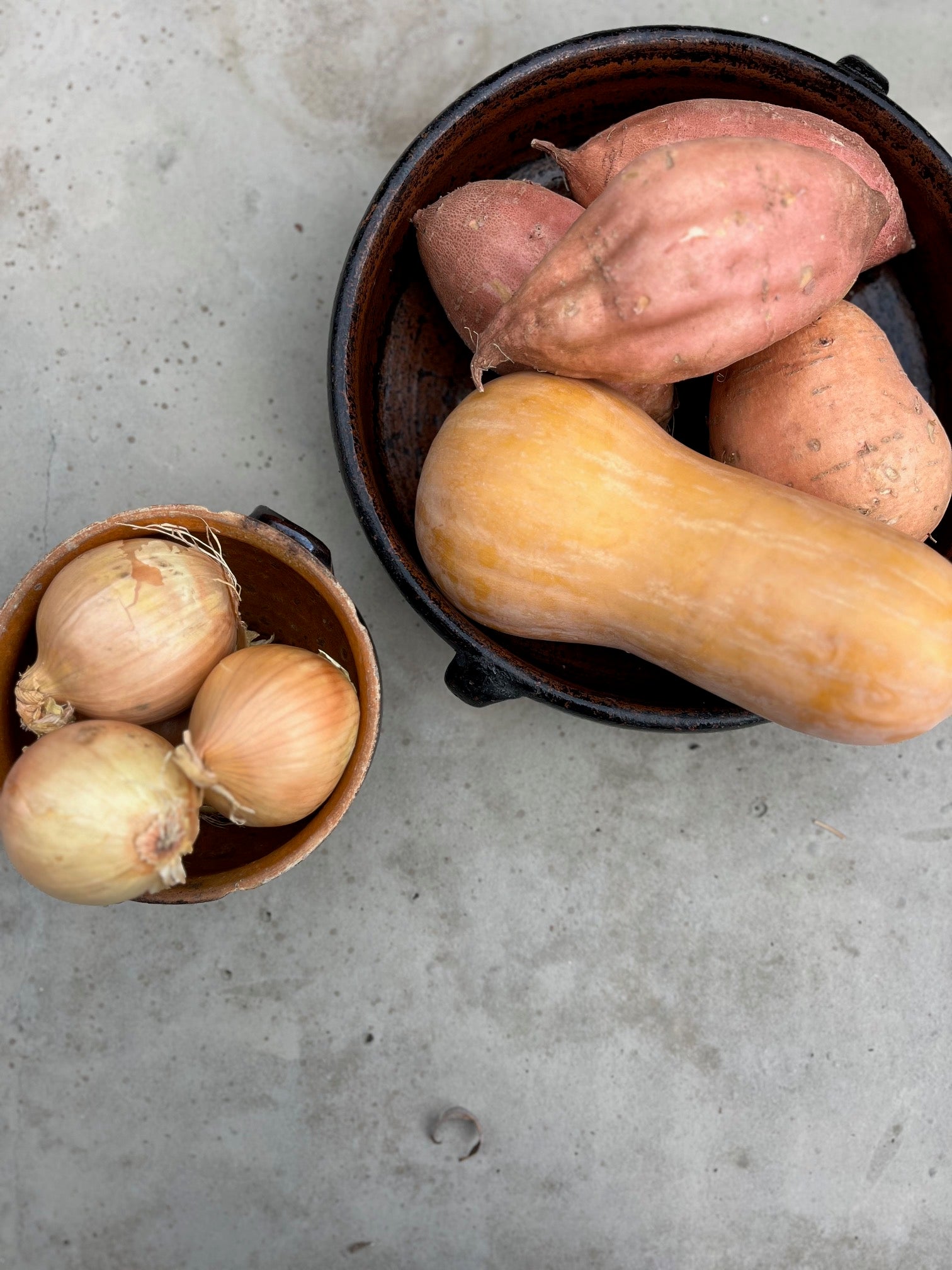 Plat en grès pour décoration de table artisanale