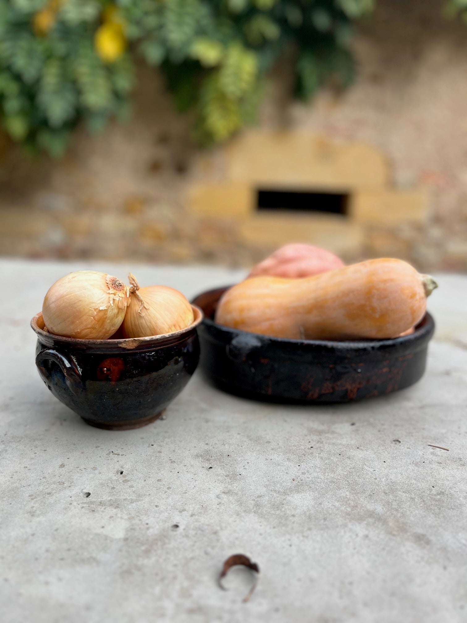 Plat en grès artisanal style rustique et vintage