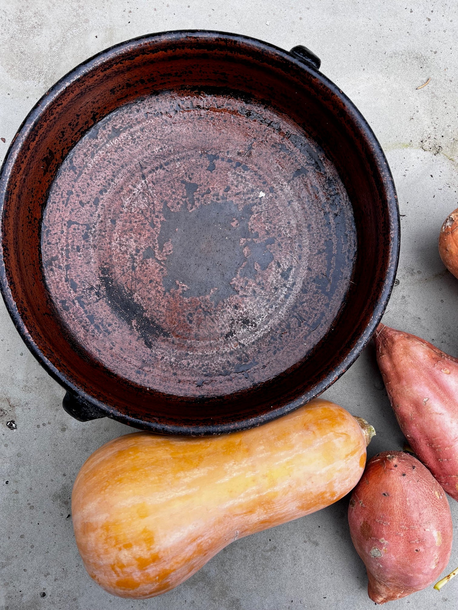 Vaisselle en grès vintage pour cuisine et présentation des plats
