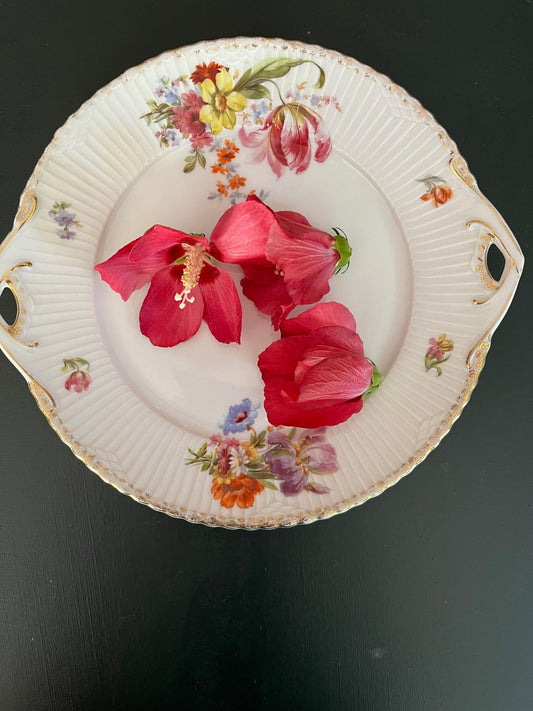 Plat à tarte vintage porcelaine motifs floraux délicats, vaisselle ancienne française art de la table