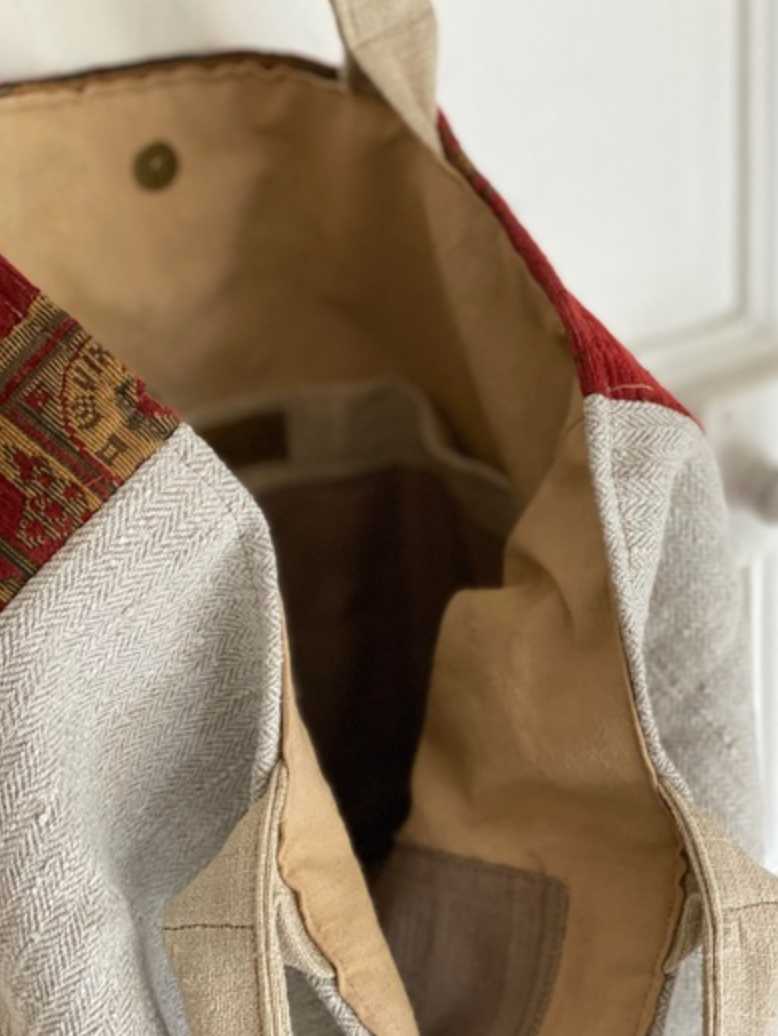 Détails du cabas en chanvre avec poches intérieures