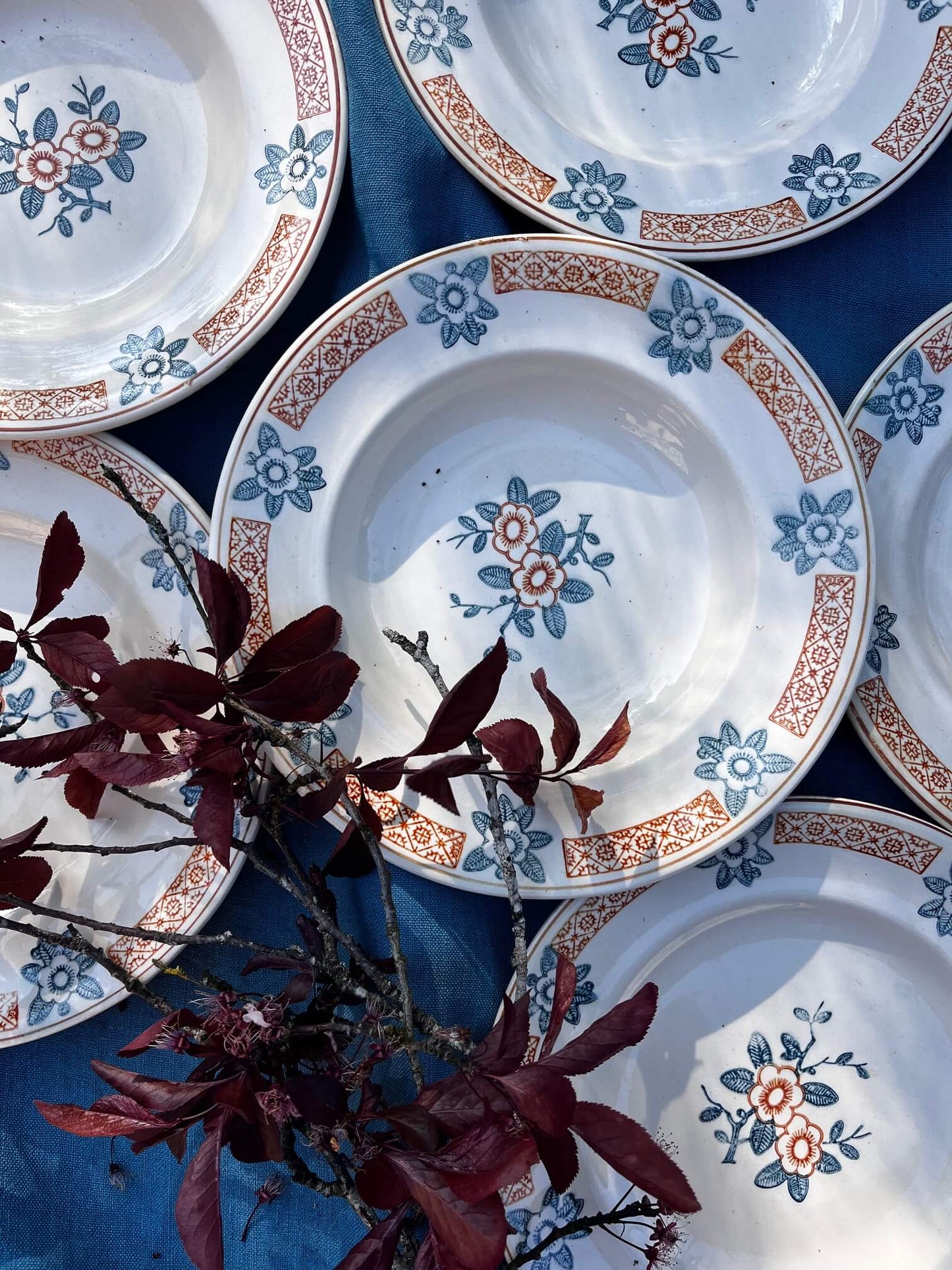 Service d’assiettes terre de fer ancien pour table campagne chic