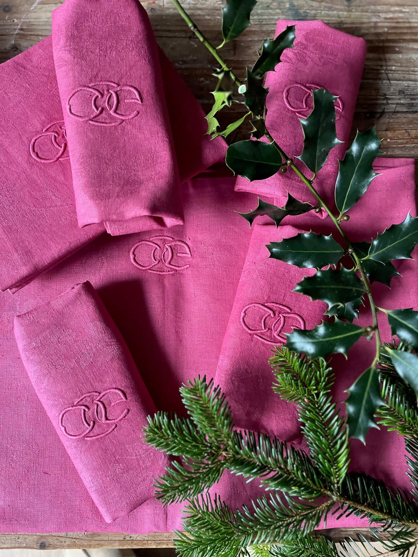 Serviettes en coton ancien teintées artisanalement couleur framboise écrasée