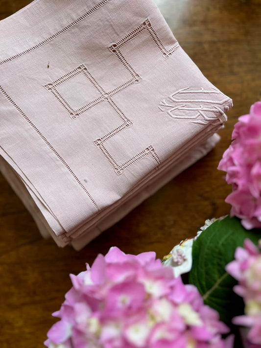 Lot de 6 serviettes anciennes en lin teintes à l’avocat – rose poudré – 72 x 70 cm