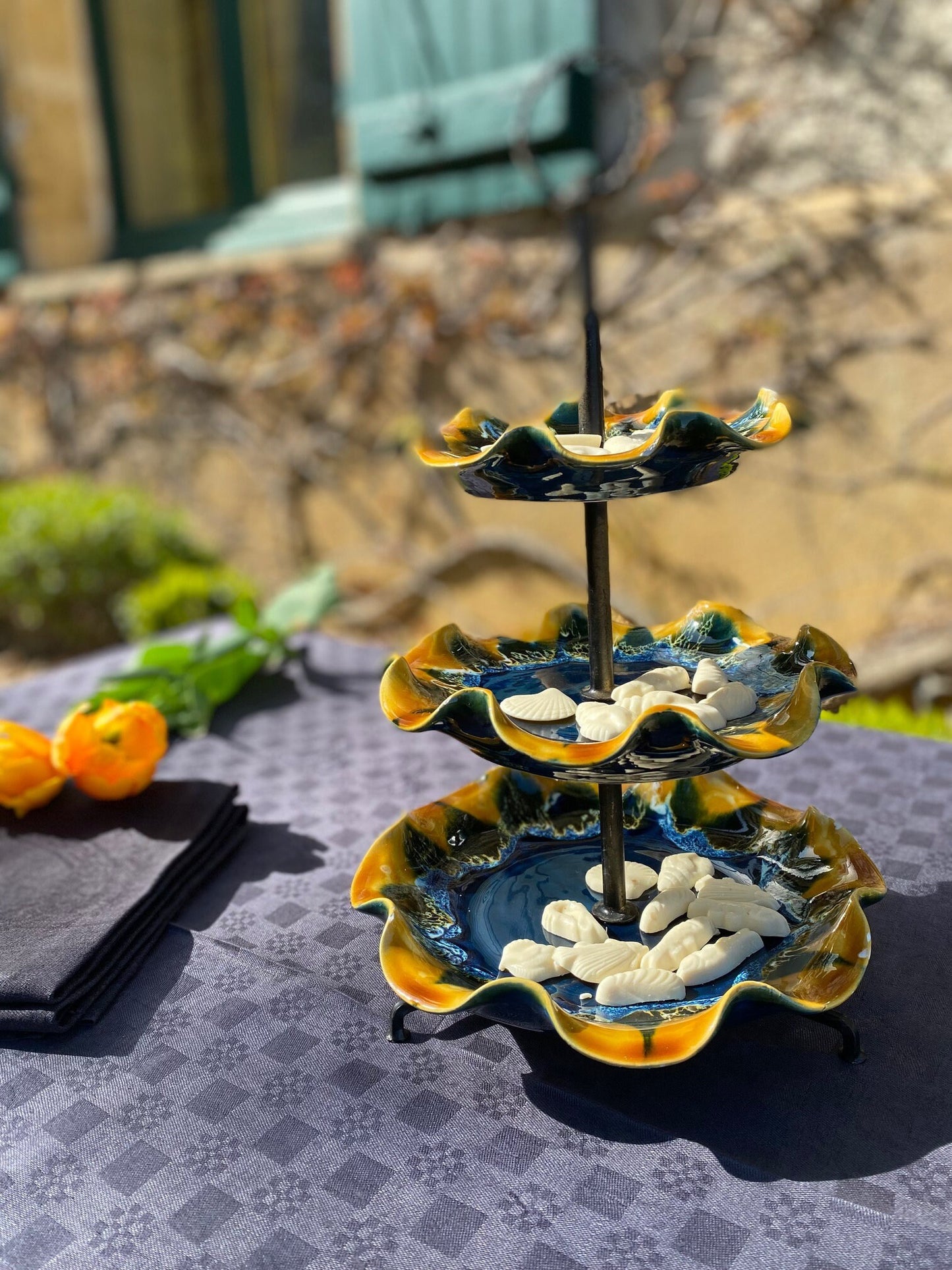 Serviteur Vallauris en céramique vintage signé, plat de présentation coloré