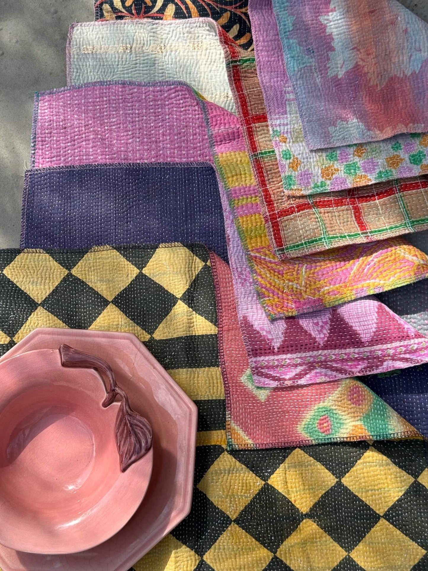 Six sets de table en Kantha indien multicolore aux motifs variés