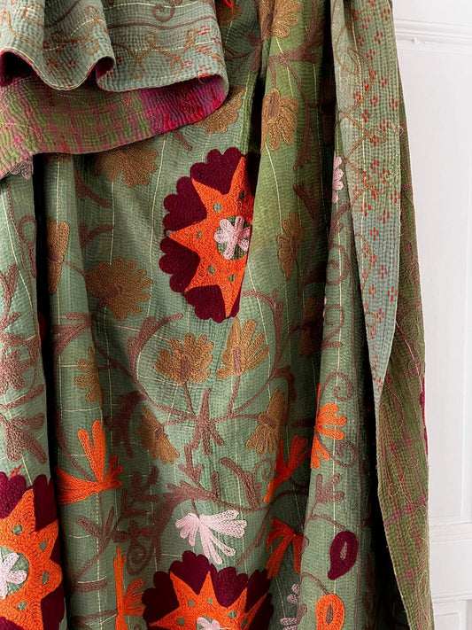 Suzani indien fait main kaki réversible en coton, couvre-lit artisanal 150x230