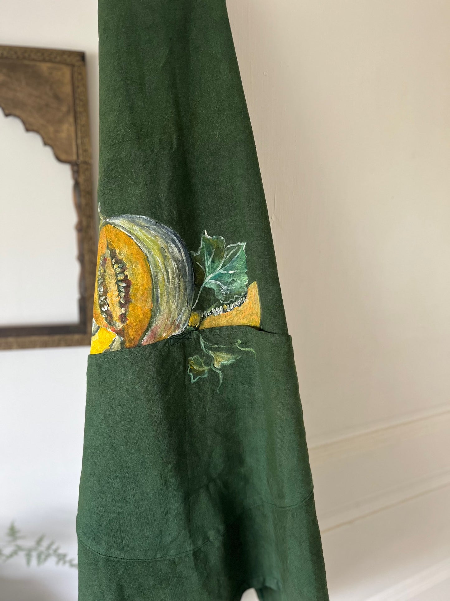 Tablier unique en lin vert réalisé à la main