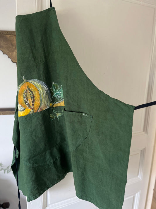 Tablier en lin vert teint et peint à la main