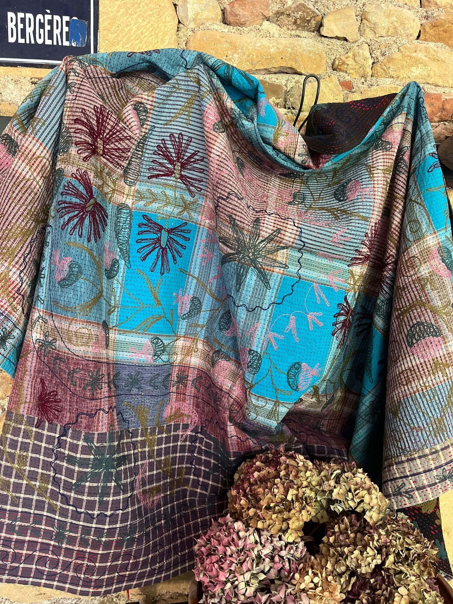 Textile Suzani indien en coton noir pour décoration bohème