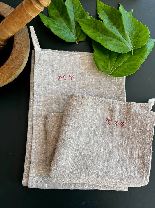 Torchon ancien en chanvre avec monogramme TM – linge de cuisine vintage en parfait état