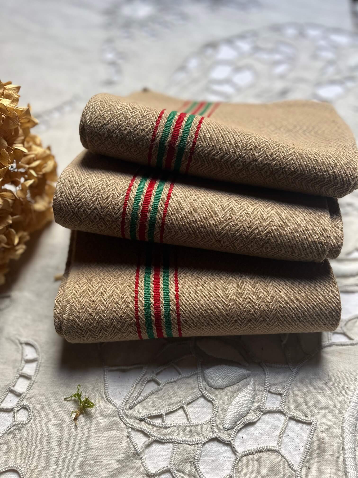 Torchon ancien teint beige en coton, linge de cuisine vintage