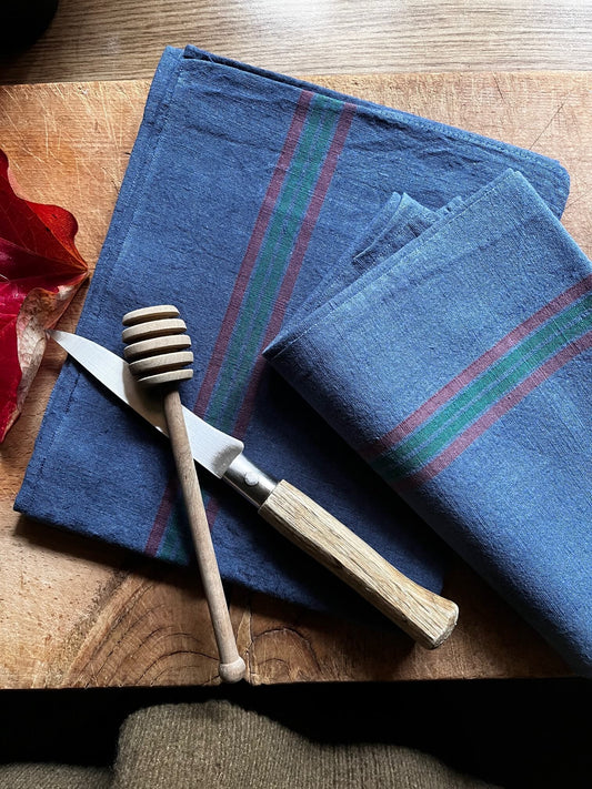 Torchon ancien teint à la main en bleu