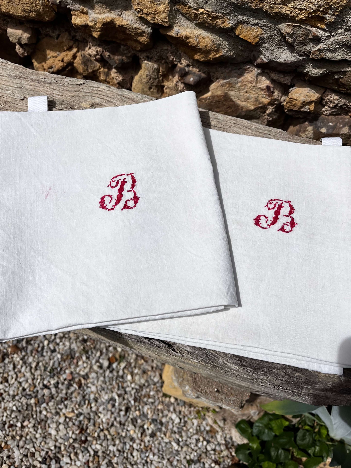 Linge ancien campagne chic monogramme rouge