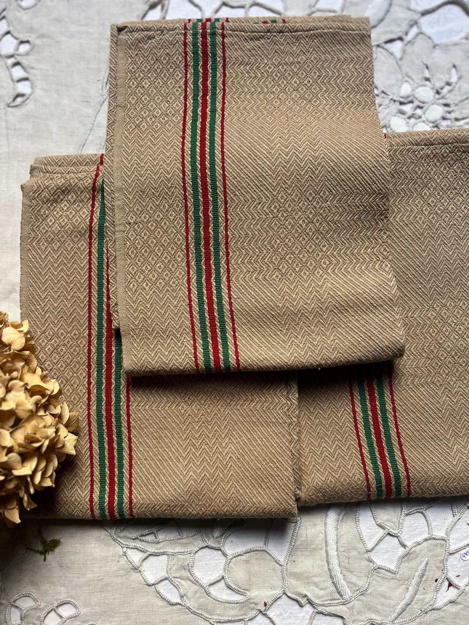 Torchon vintage beige en linge ancien pour cuisine