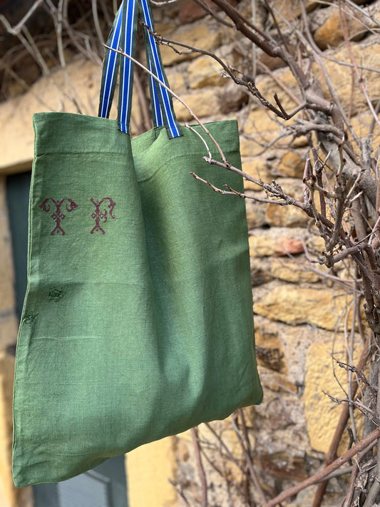 Tote bag en drap ancien teint vert, sac en linge ancien upcyclé