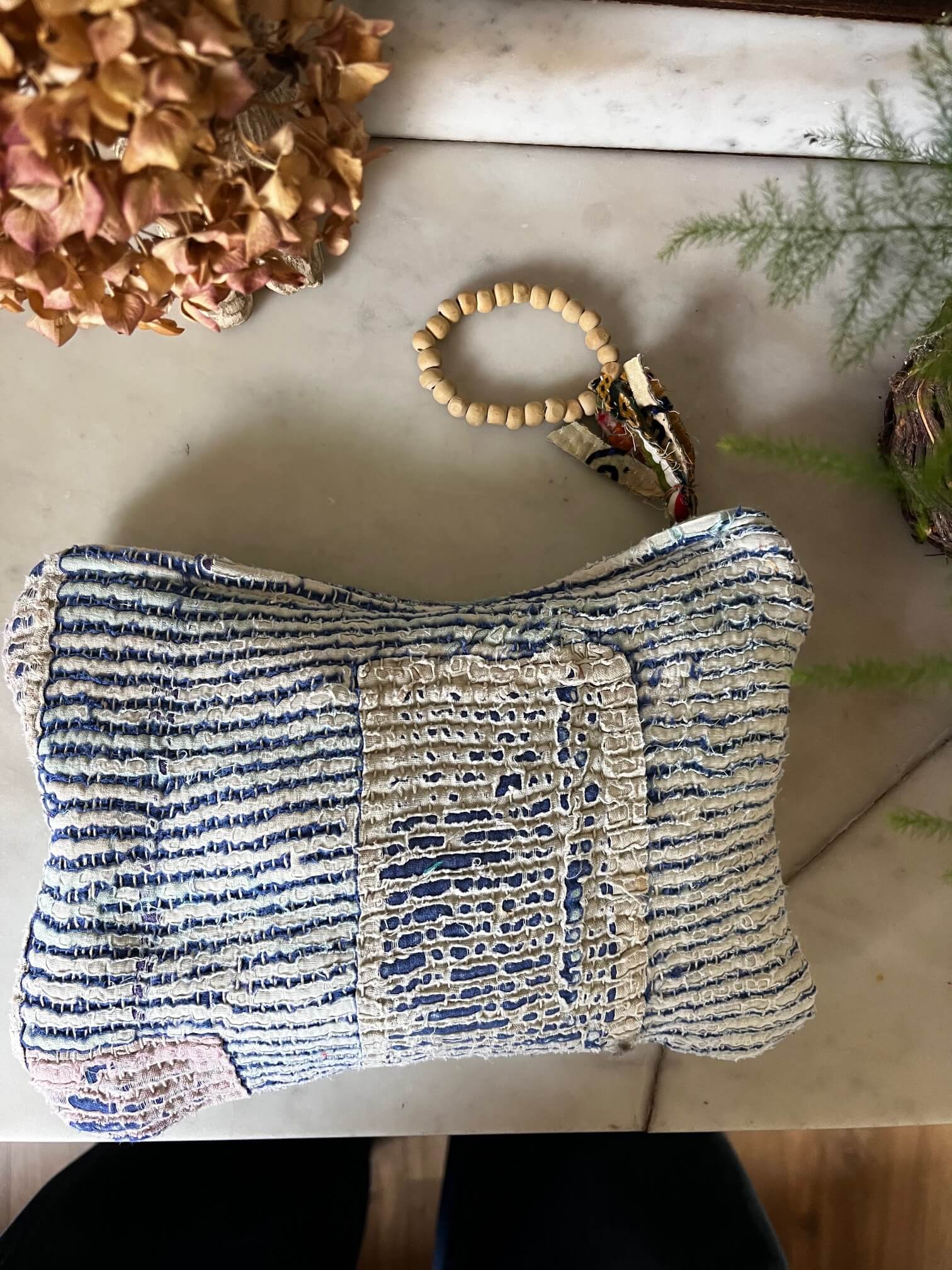 petite trousse bleue et blanche