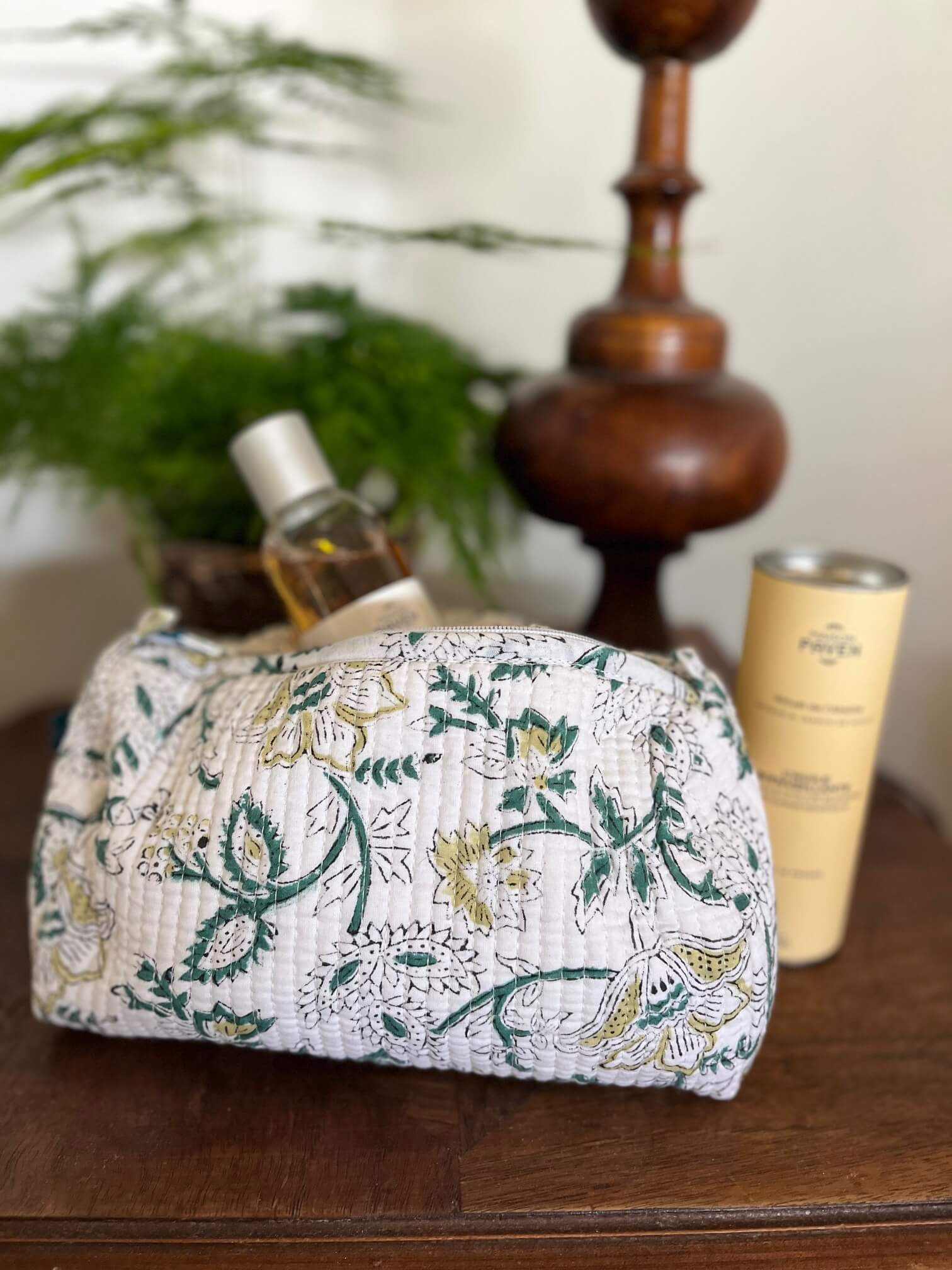 Trousse de toilette fleurie blanche en coton – taille S, idéale pour voyage et salle de bain