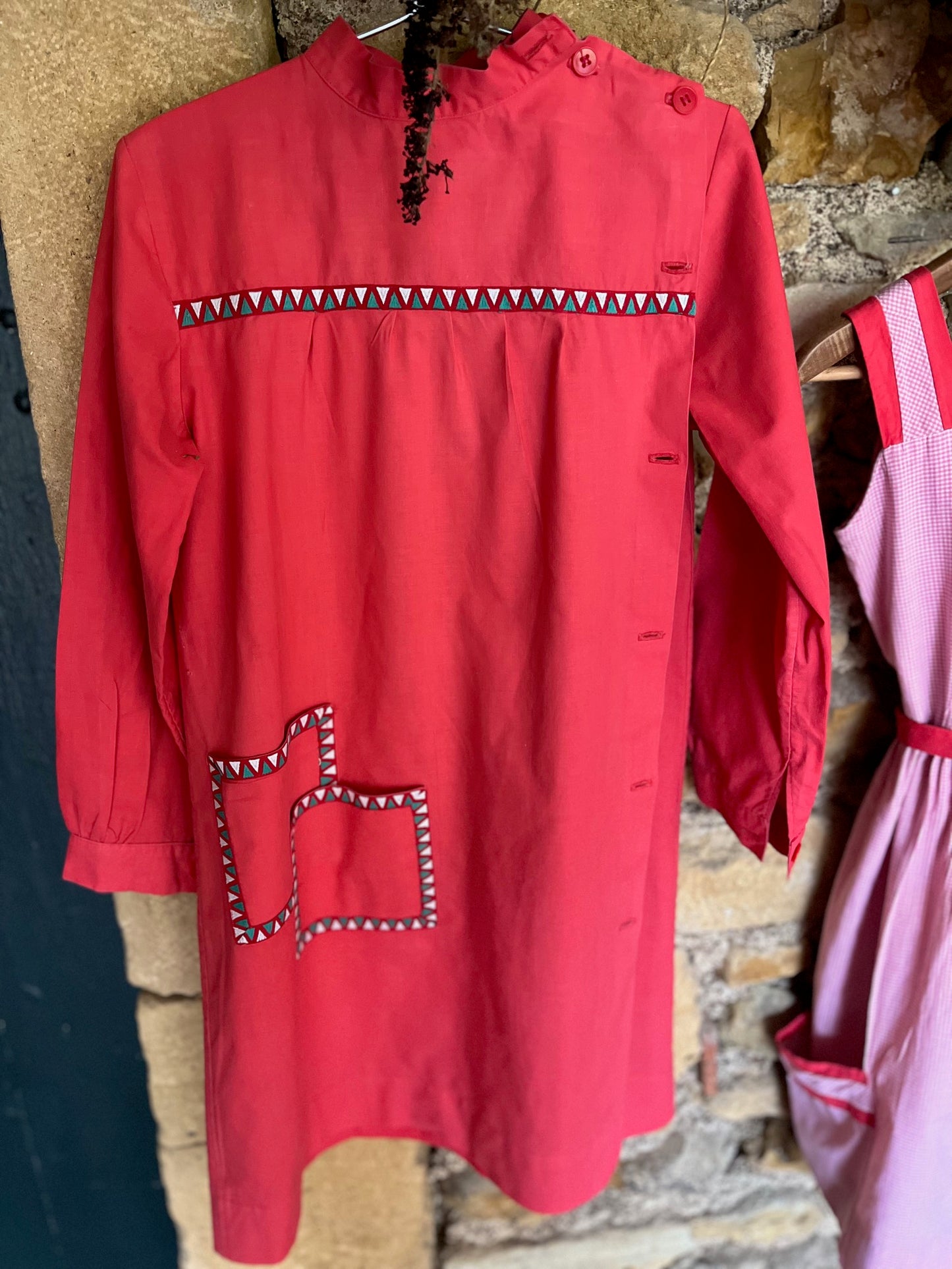 Uniformes d’écoliers vintage français en coton rouge style école d’autrefois