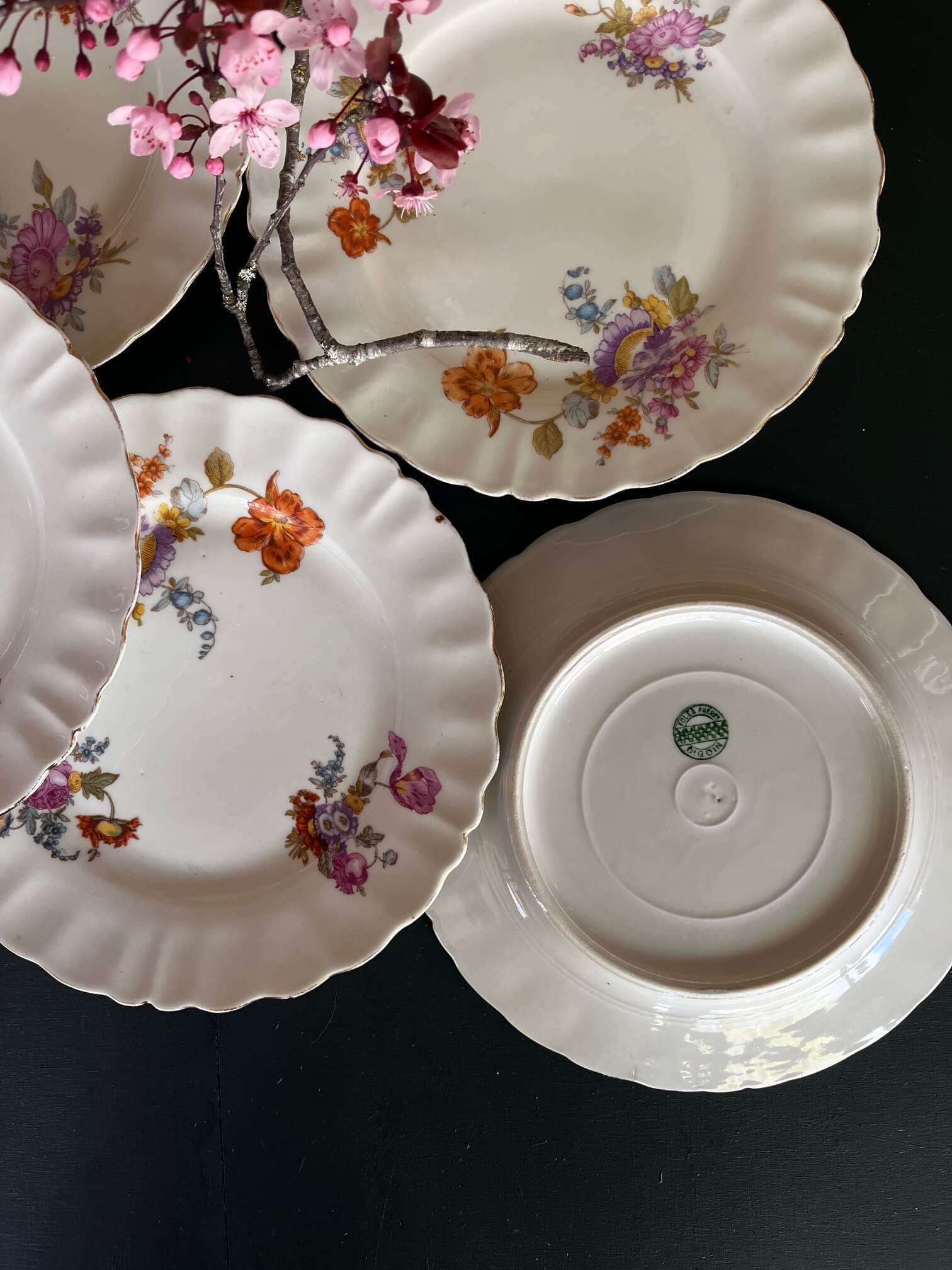 Vaisselle française vintage en faïence florale