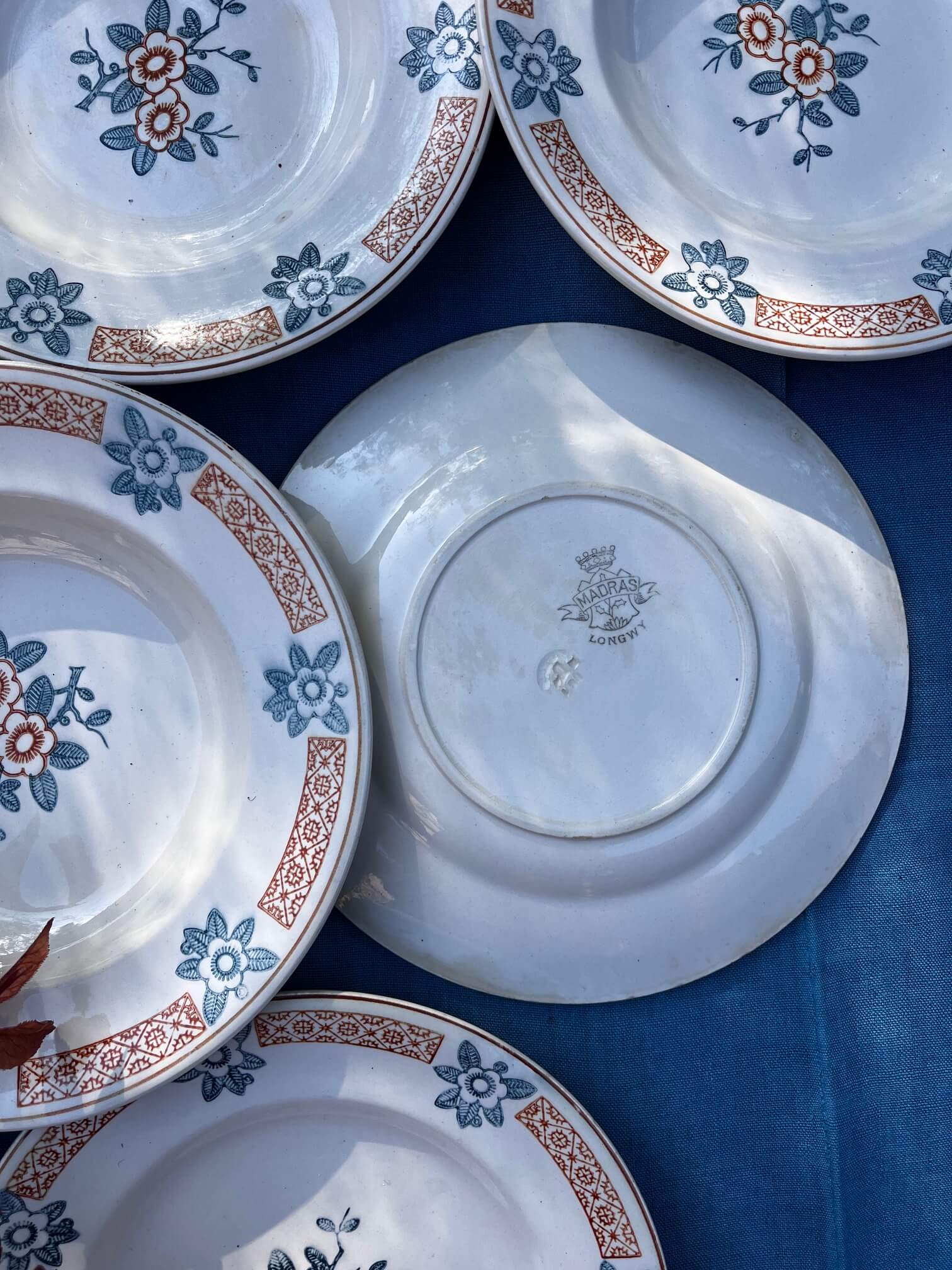Assiettes anciennes Longwy décor polychrome style brocante chic